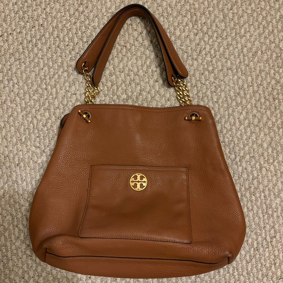 Tory Burch Handbags - Tory Burch Chelsea Slouchy Tote